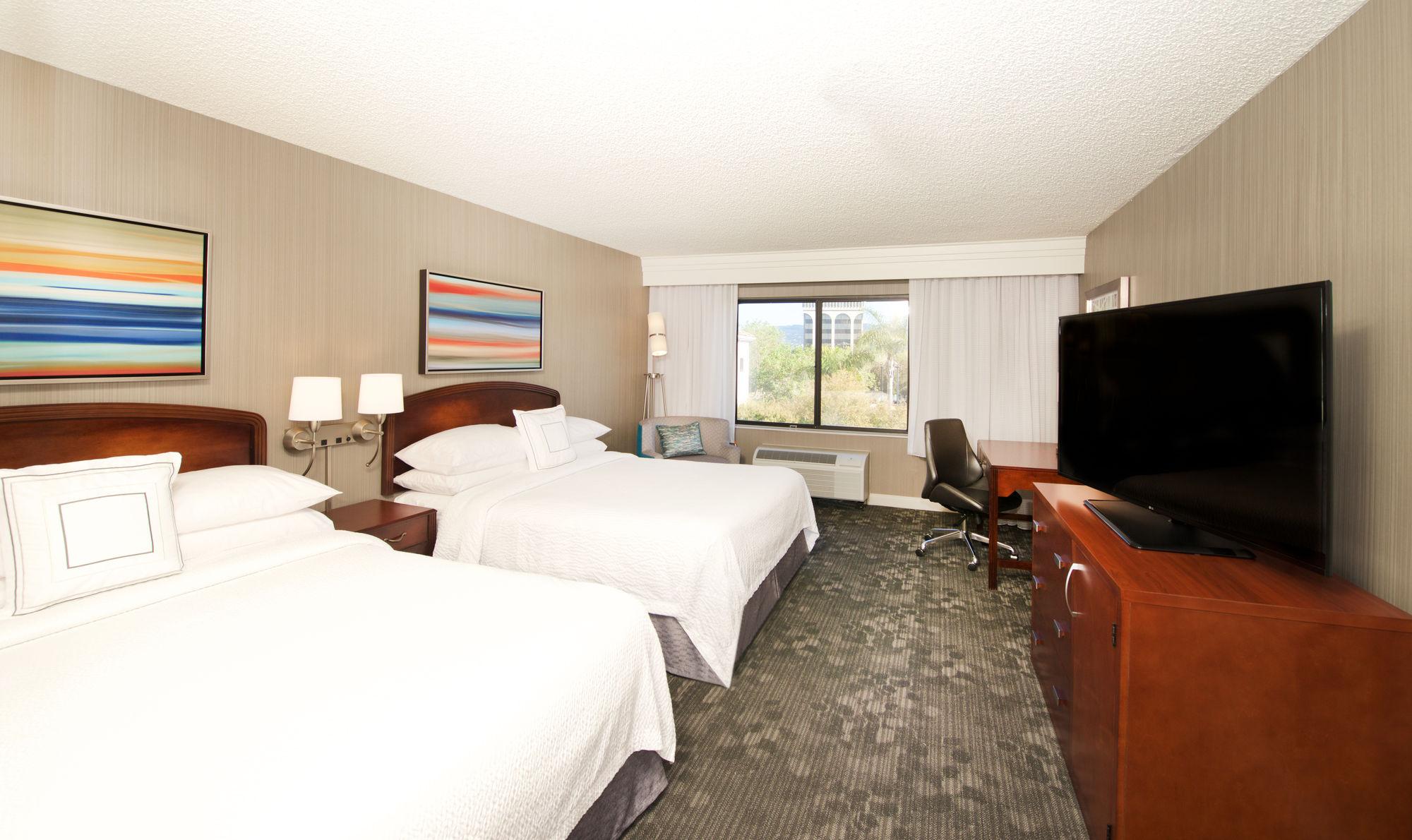 Courtyard By Marriott Oakland Airport Hotel Exterior photo