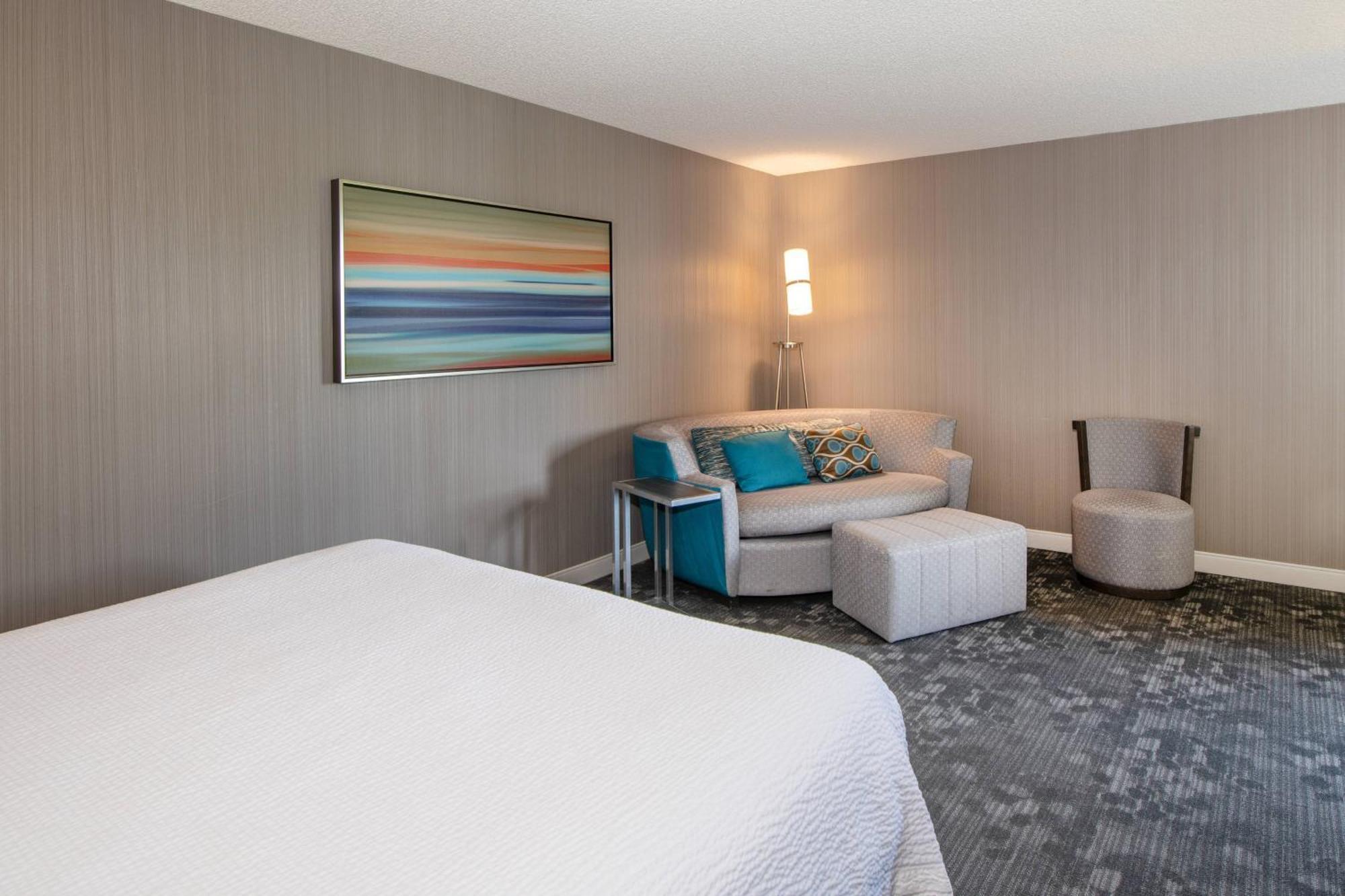 Courtyard By Marriott Oakland Airport Hotel Exterior photo