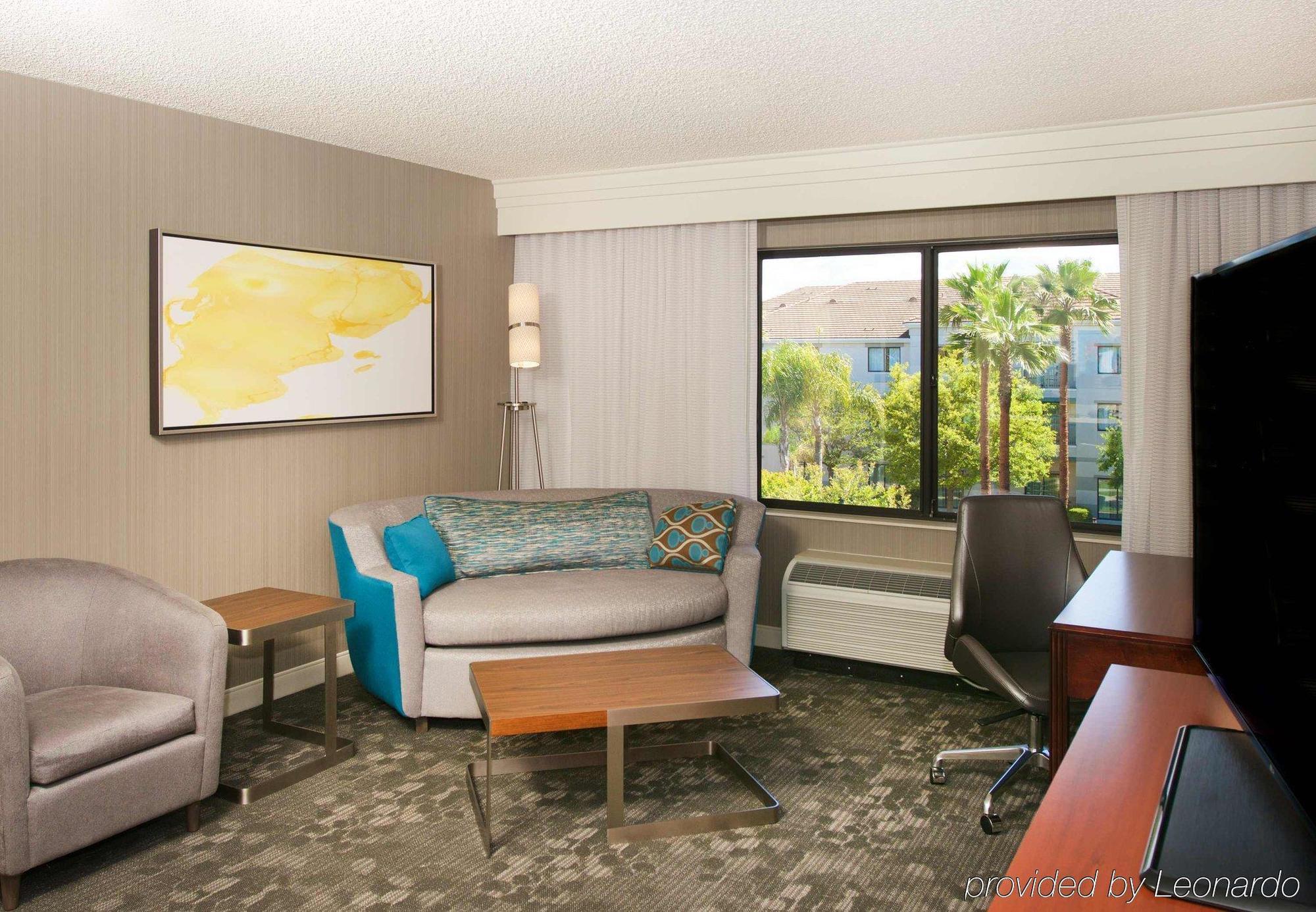 Courtyard By Marriott Oakland Airport Hotel Exterior photo
