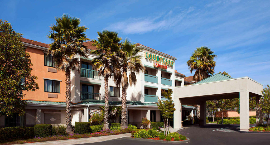 Courtyard By Marriott Oakland Airport Hotel Exterior photo