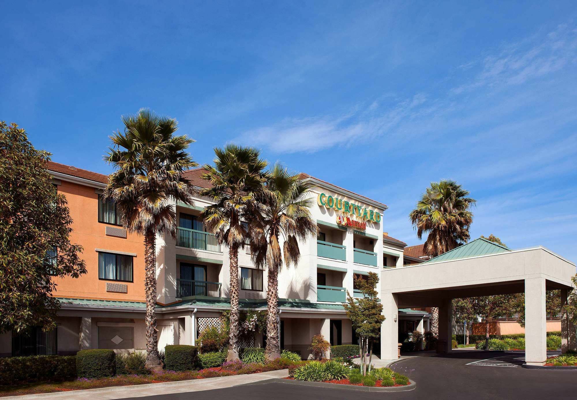 Courtyard By Marriott Oakland Airport Hotel Exterior photo